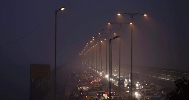 दिल्ली में स्मॉग (प्रदूषण) का खतरनाक रूप | dangerous smog level in delhi
