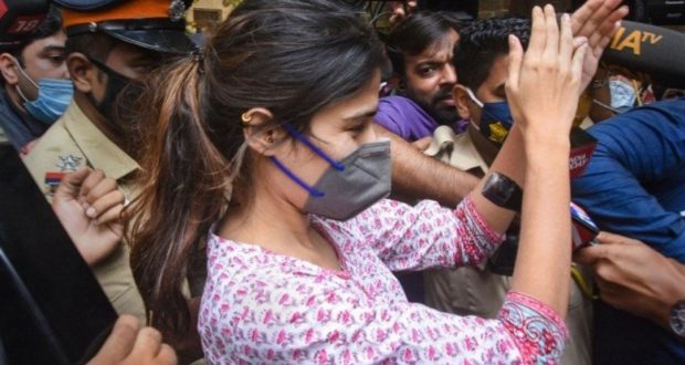 सुशांत सिंह राजपूत सुसाइड मामले में आज  NCB ने सुशांत की गर्लफ्रेंड रिया चक्रवर्ती को किया गिरफ्तार